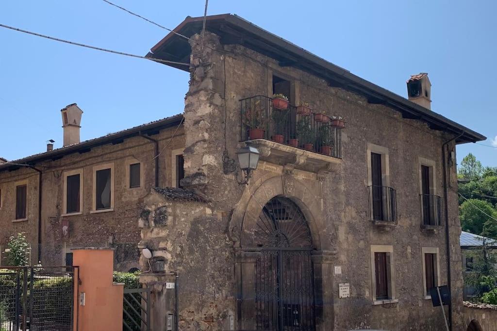 Caldora Apartment L'Aquila Bagian luar foto