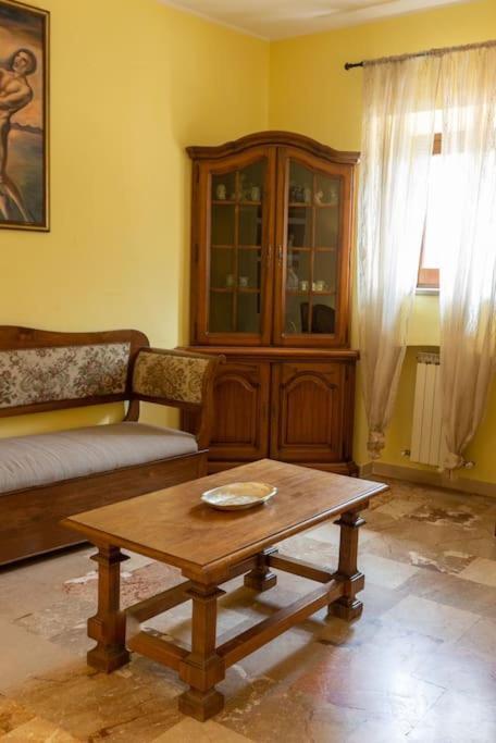 Caldora Apartment L'Aquila Bagian luar foto