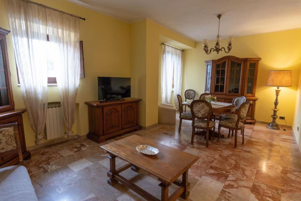 Caldora Apartment L'Aquila Bagian luar foto