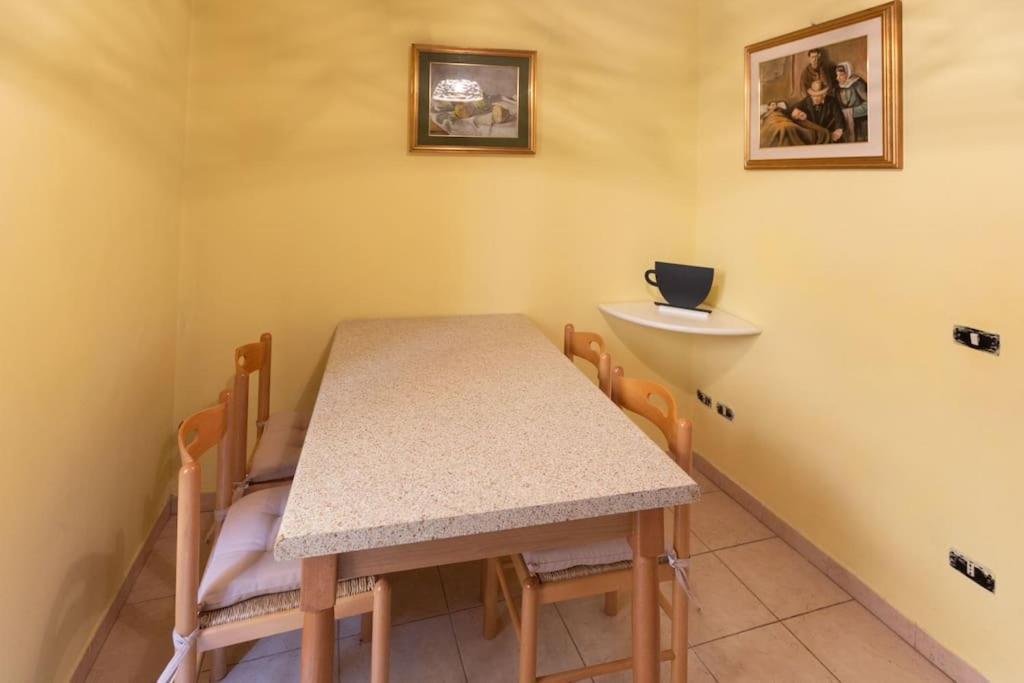 Caldora Apartment L'Aquila Bagian luar foto
